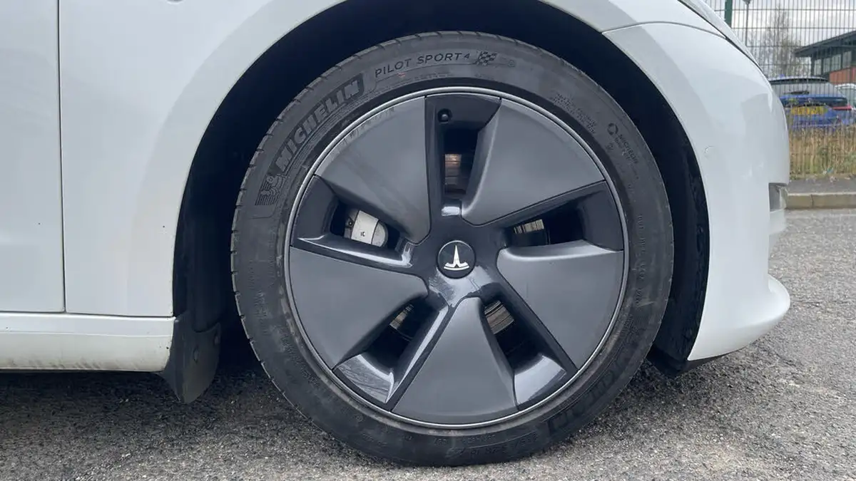 2021-tesla-model-3-e-long-range-4x4-big-19