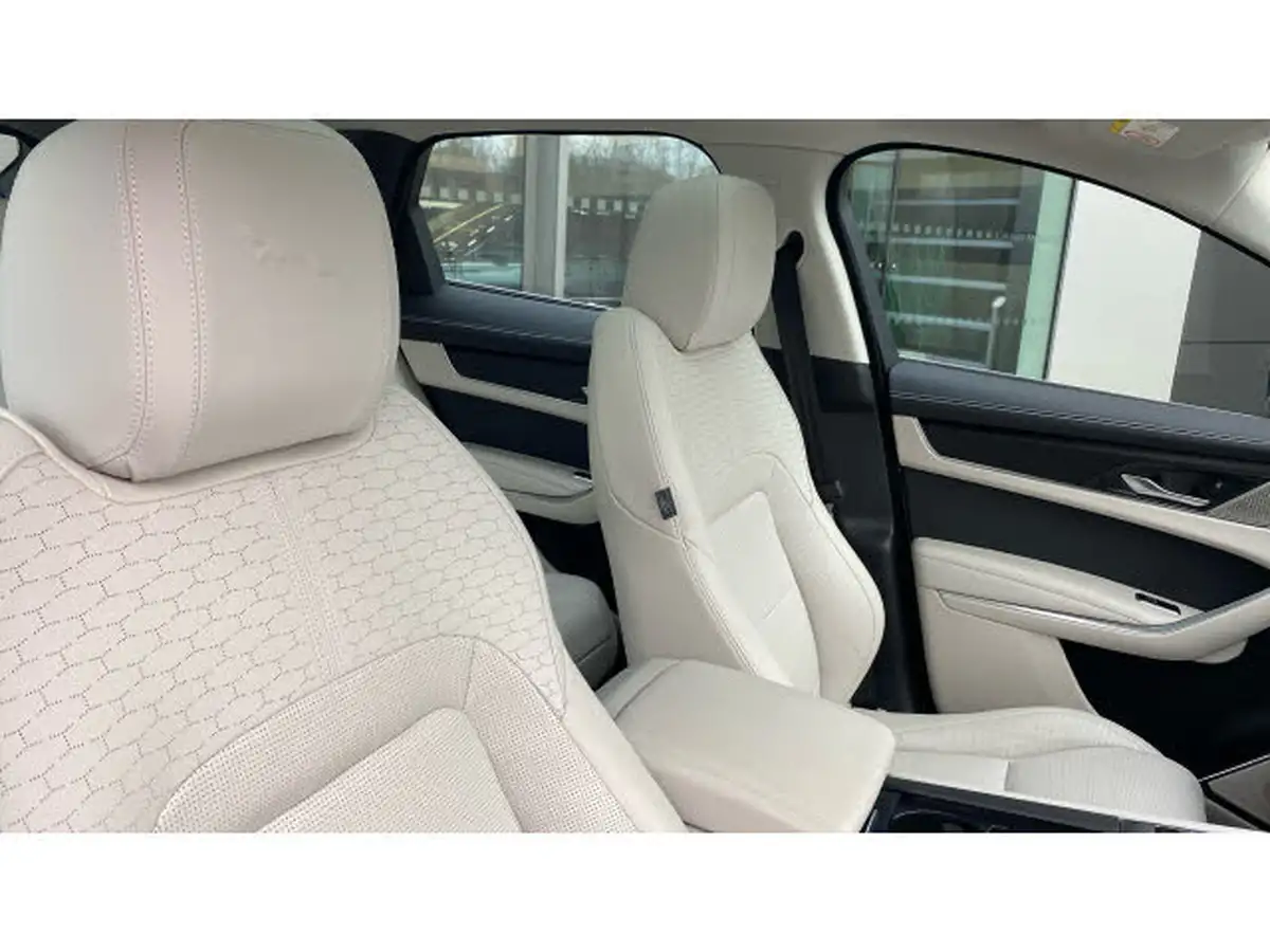 2022-jaguar-f-pace-20-d200-r-dynamic-hse-big-25