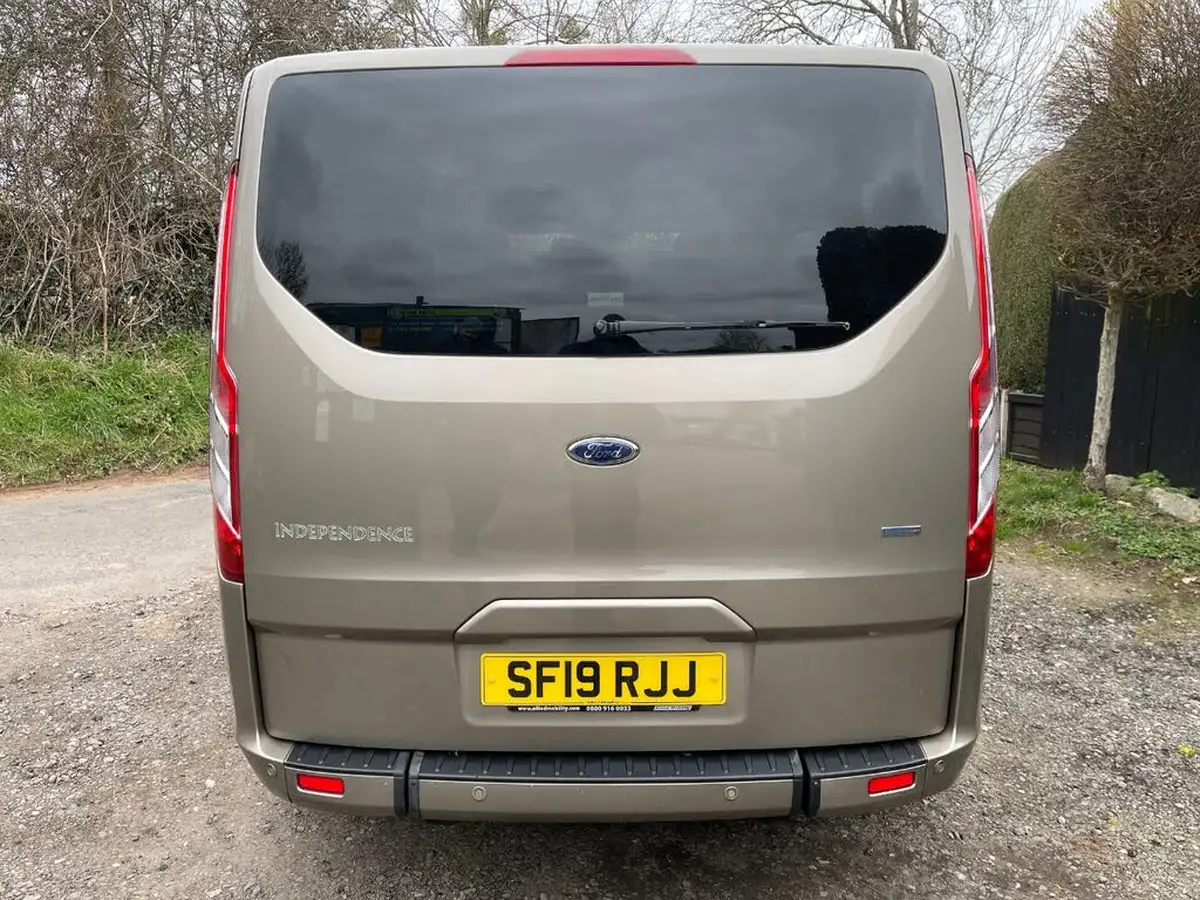 2019-ford-tourneo-custom-20tdci-310-l1-titanium-130ps-big-10
