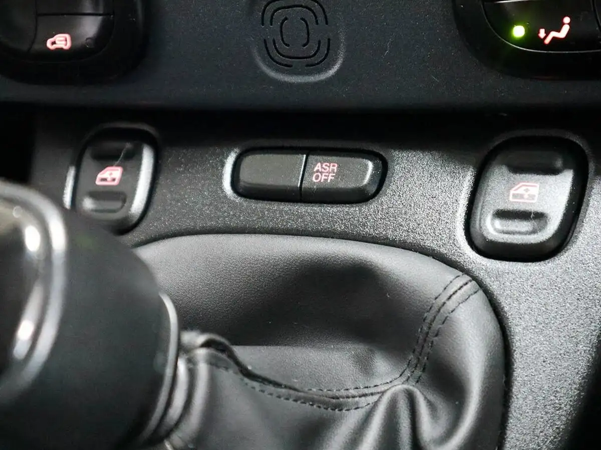 2022-fiat-panda-10-red-big-33