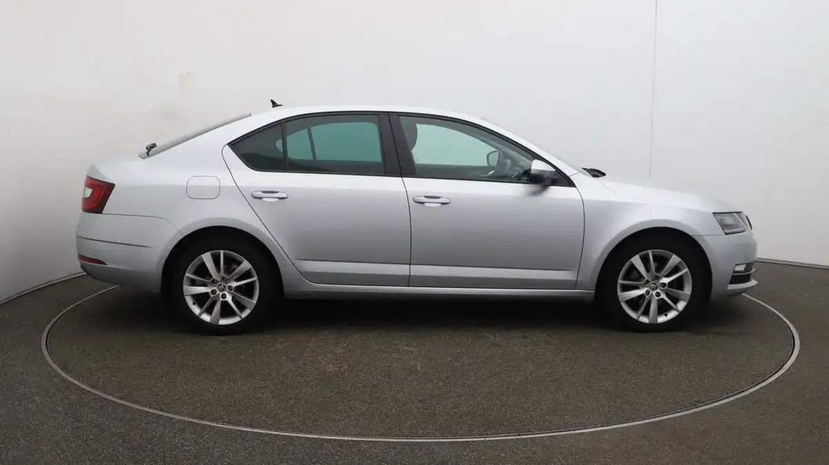 2019-skoda-octavia-20tdi-se-l-hatchback-big-41