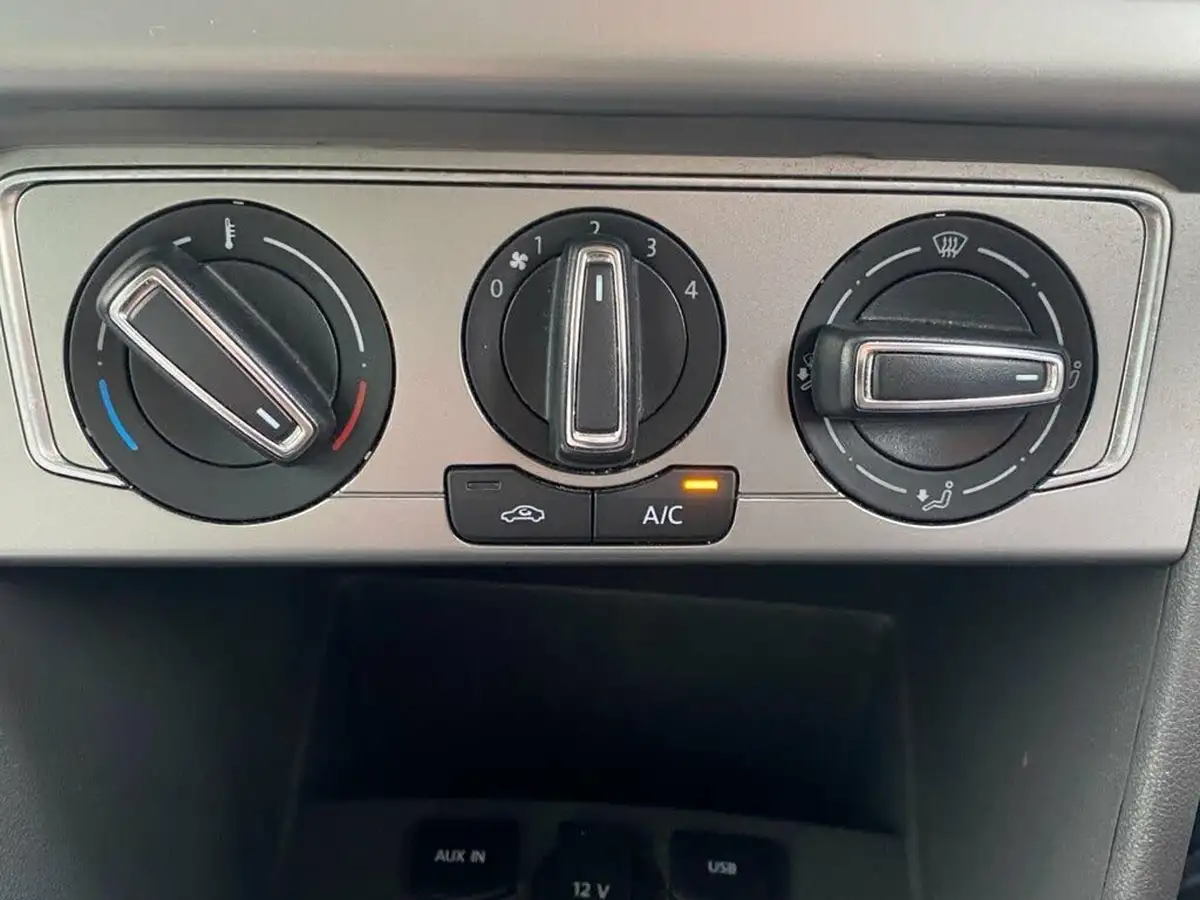 2017-volkswagen-polo-10-beats-65ps-ss-5d-big-45