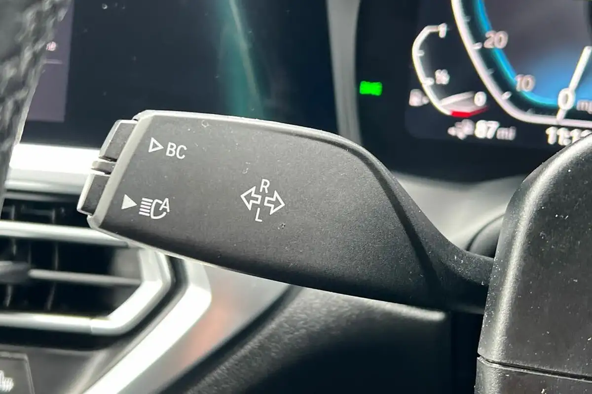 2021-bmw-3-series-20-330e-sport-pro-saloon-4d-big-25