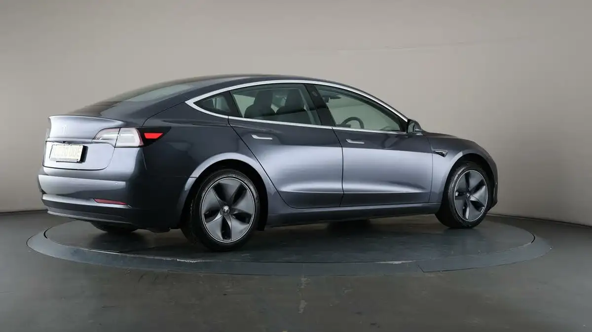 2020-tesla-model-3-e-standard-plus-big-7