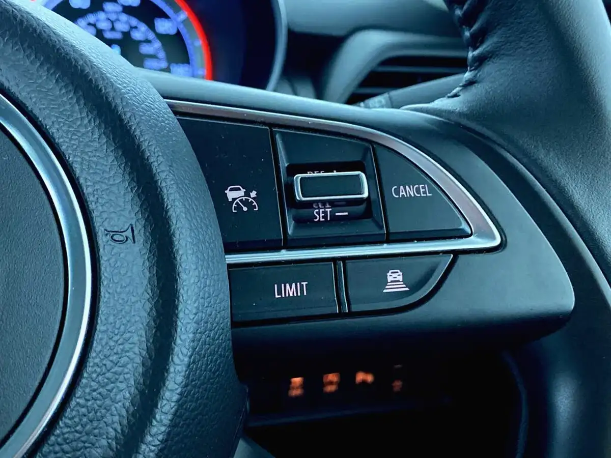 2024-suzuki-swift-12-dualjet-sz-t-big-39