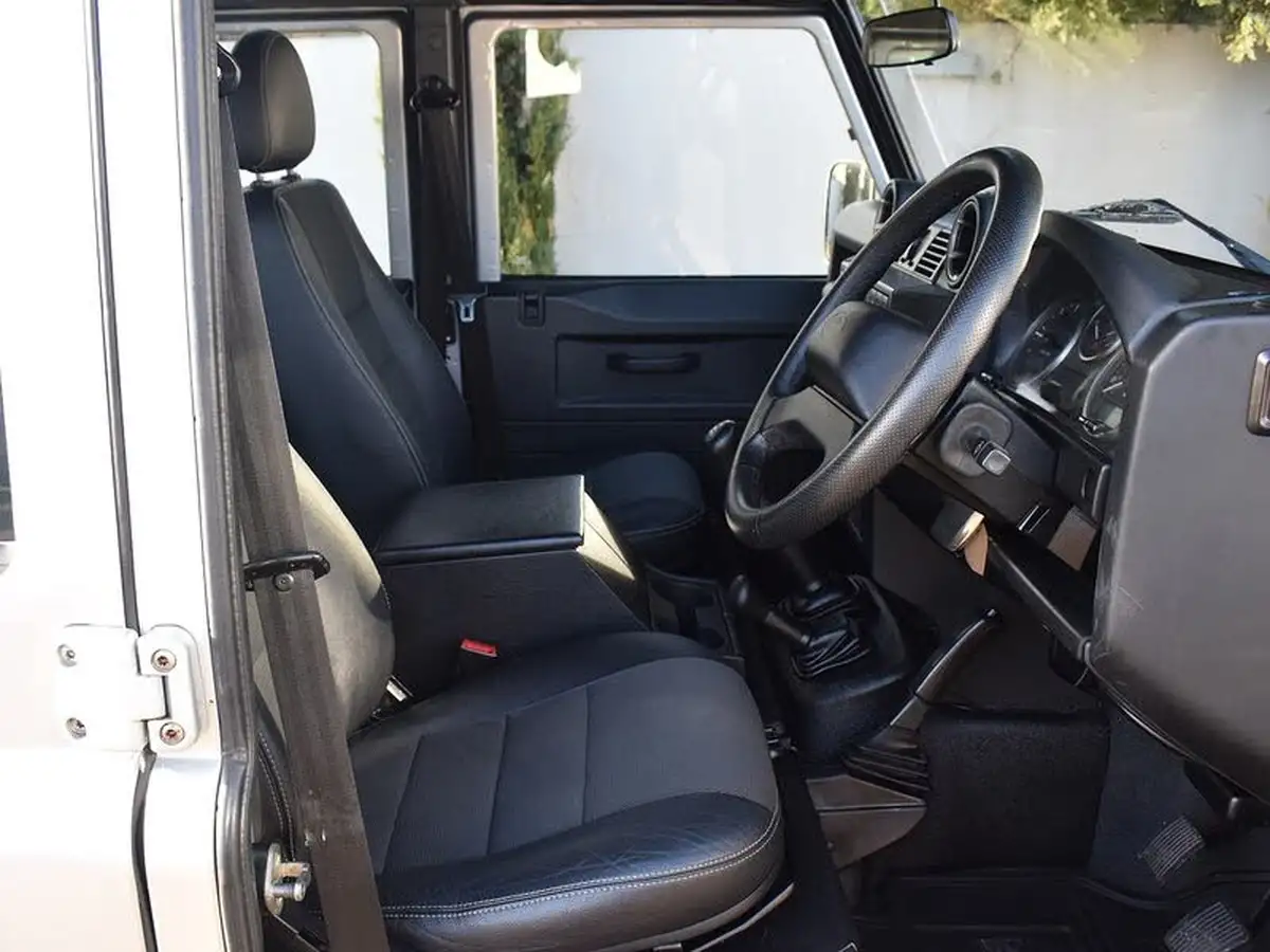 2015-land-rover-110-defender-22td-xs-22i-station-wagon-5-drs-big-17