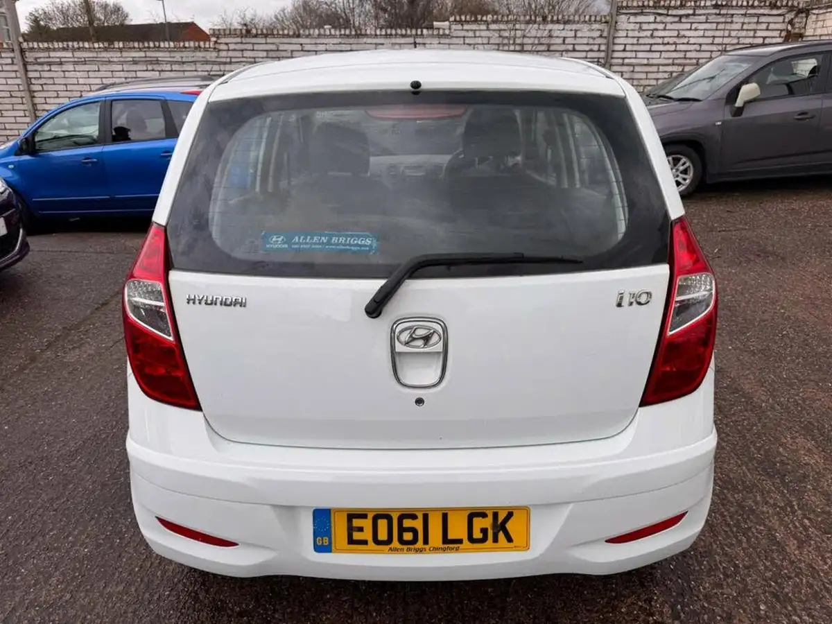 2011-hyundai-i10-12-active-auto-big-3