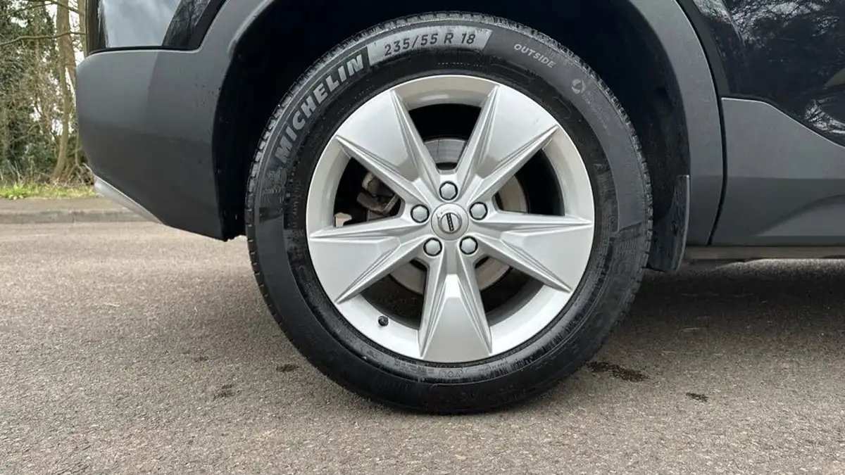 2023-volvo-xc40-20-b3-core-big-15