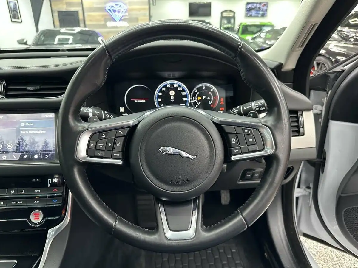 2017-jaguar-xf-20td-portfolio-180ps-sportbrake-5d-1999cc-auto-big-21