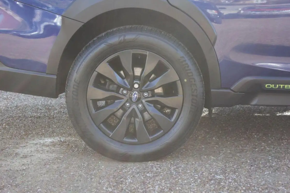 2023-subaru-outback-25i-field-big-11