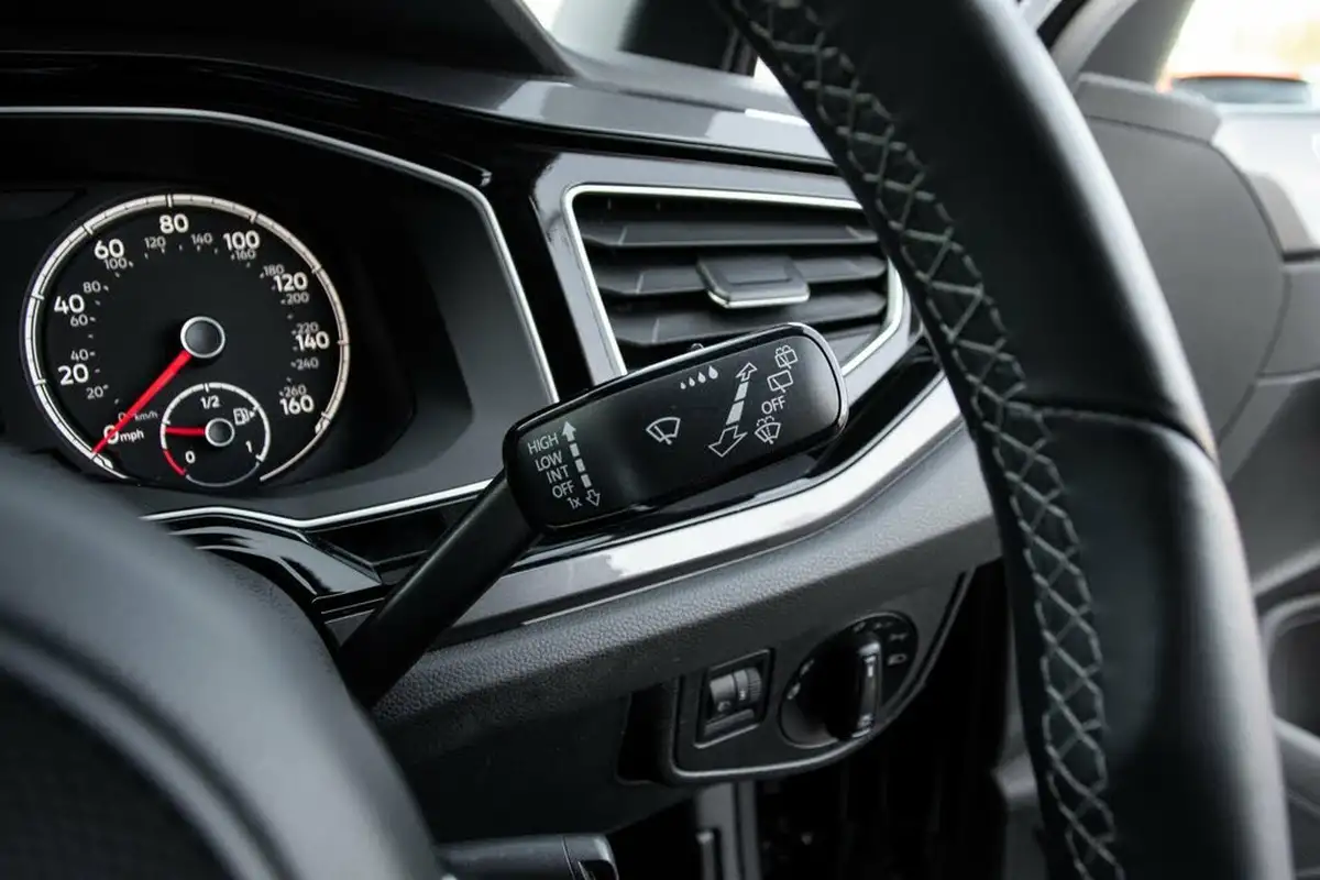 2019-volkswagen-polo-10-tsi-r-line-115ps-big-17