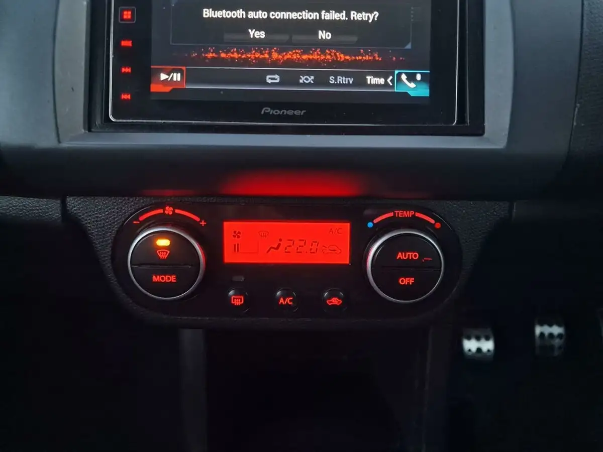 2010-suzuki-swift-16-sport-big-21
