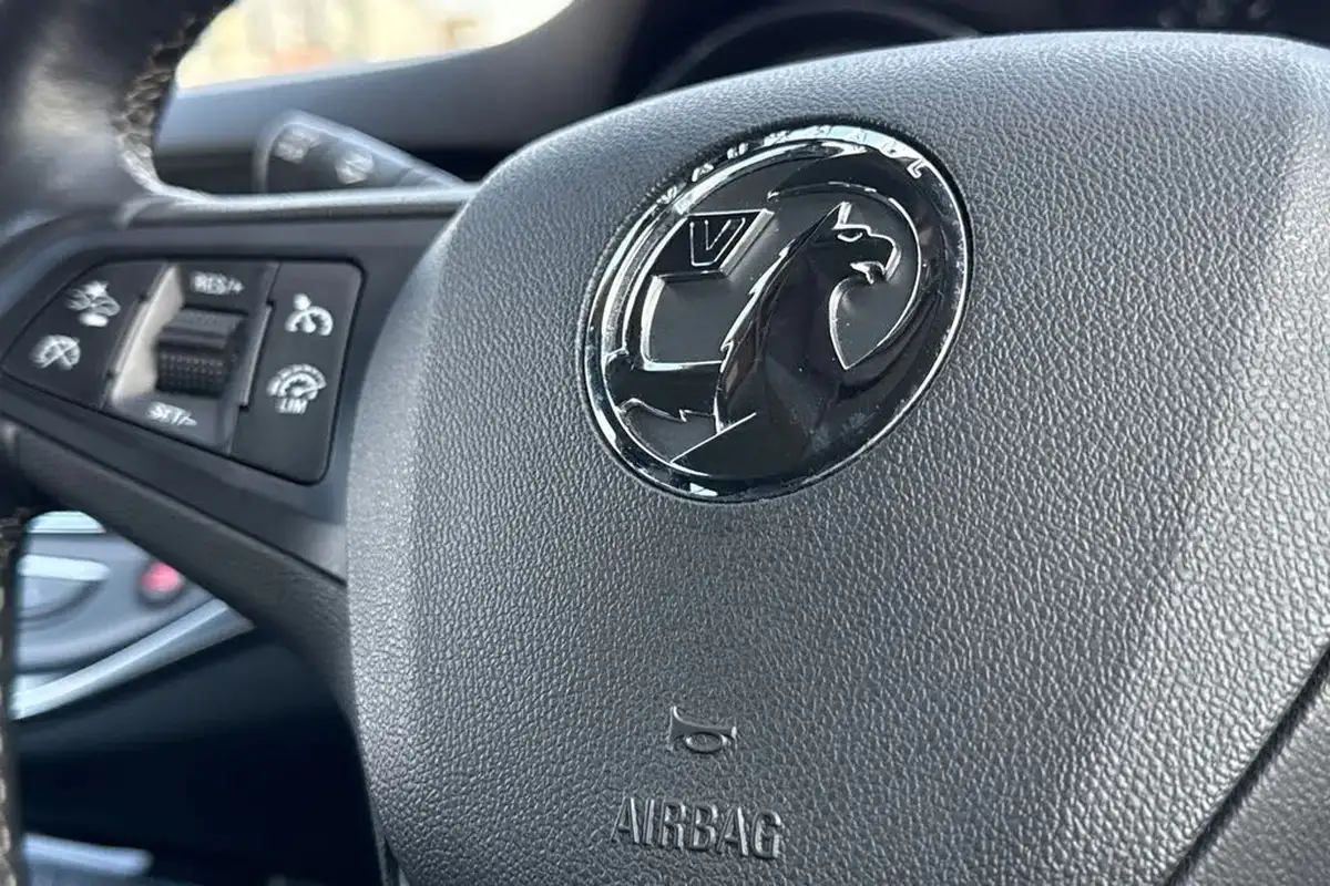 2021-vauxhall-astra-12-turbo-griffin-edition-hatchback-big-38