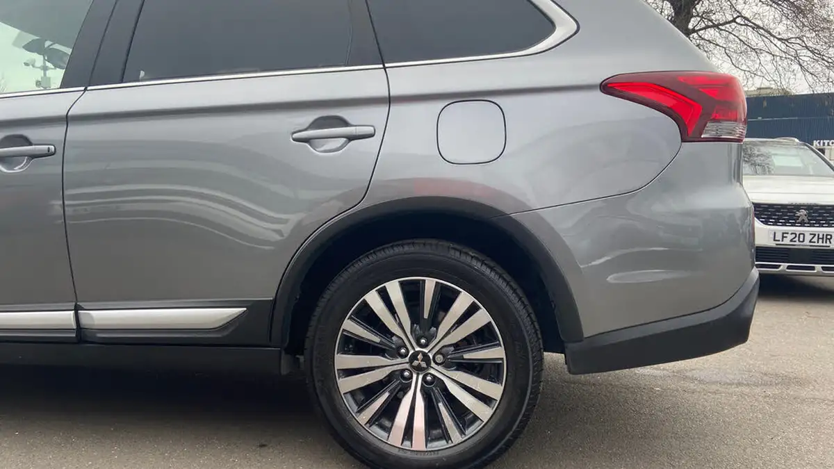 2020-mitsubishi-outlander-20-exceed-big-14