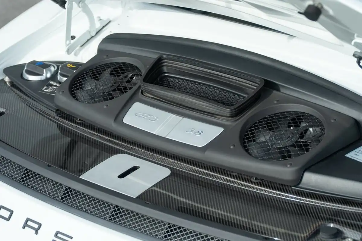2014-porsche-911-38-gt3-big-36