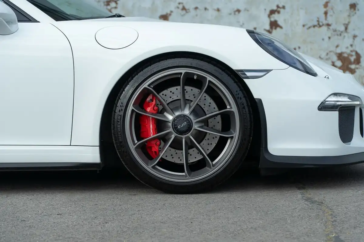 2014-porsche-911-38-gt3-big-12
