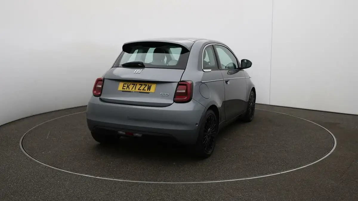 2022-fiat-500-e-la-prima-big-52
