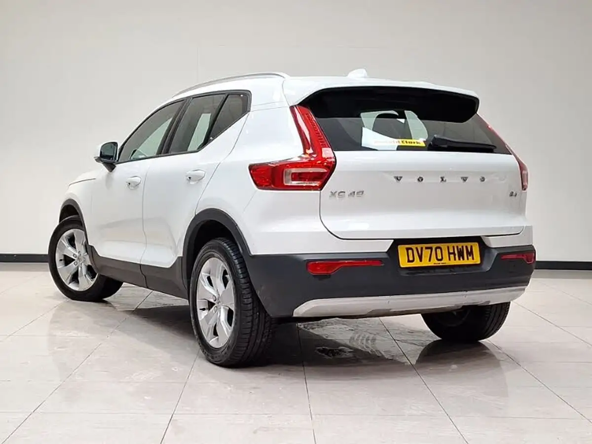 2020-volvo-xc40-20-b4-momentum-awd-big-1