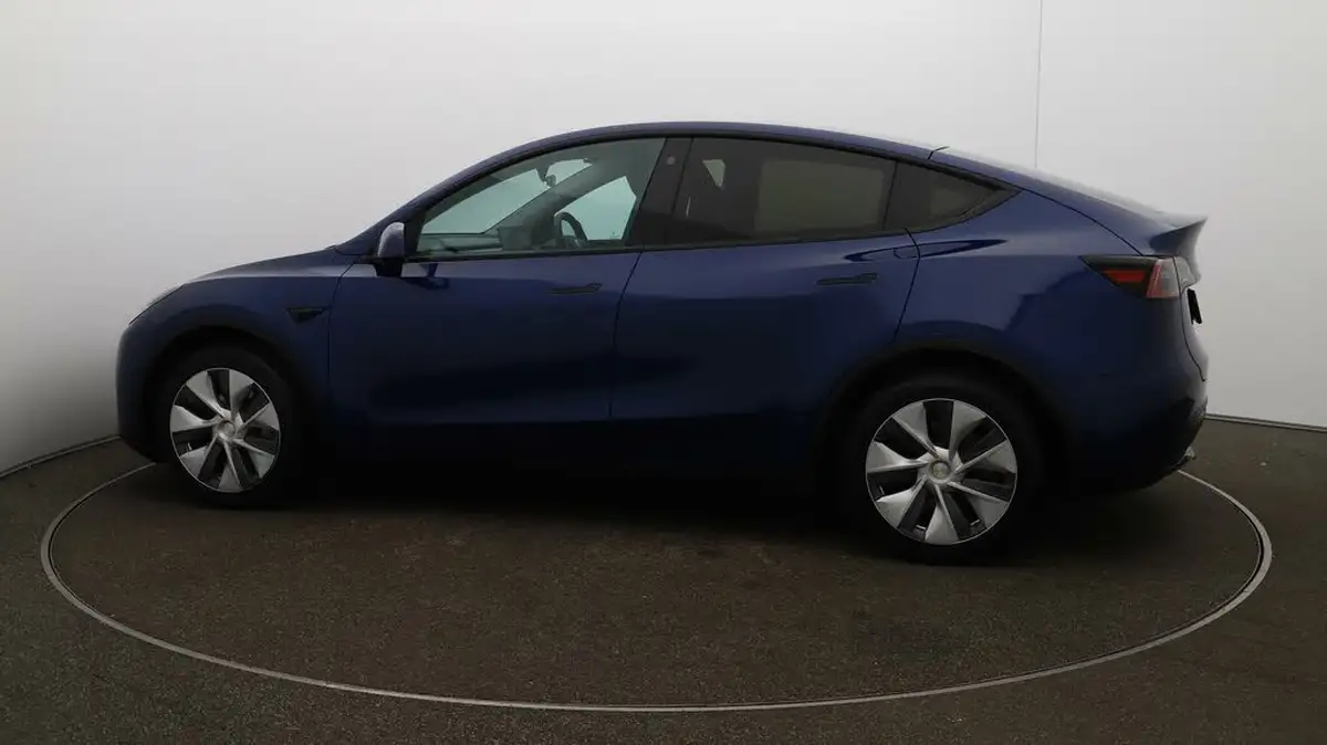 2023-tesla-model-y-e-long-range-big-54