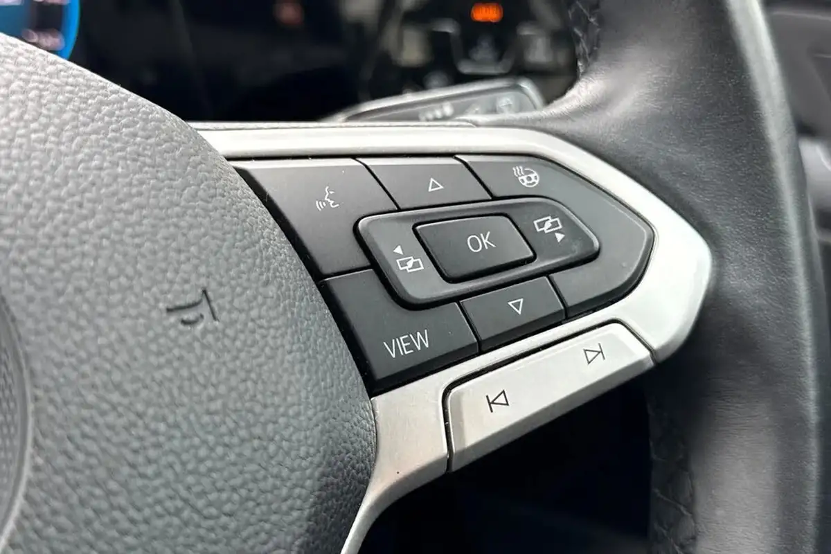 2022-volkswagen-golf-15-tsi-active-150ps-big-28
