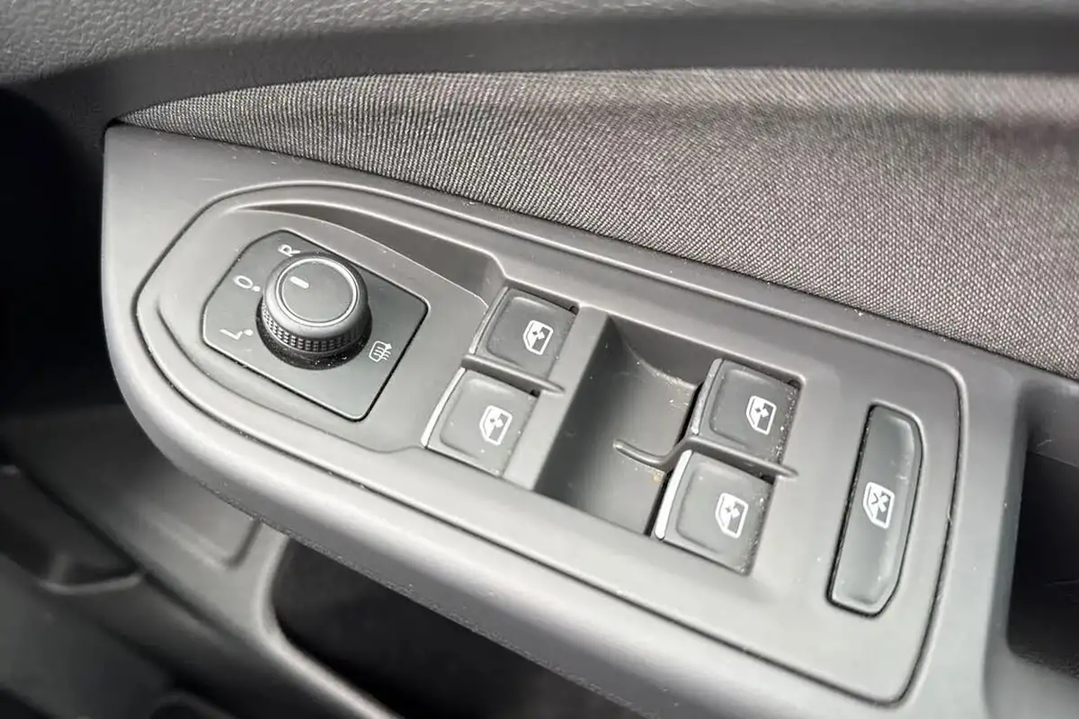 2022-volkswagen-golf-15-tsi-active-150ps-big-24