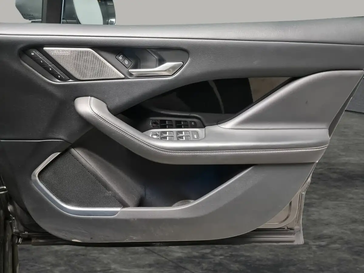 2019-jaguar-i-pace-ev400-hse-big-35