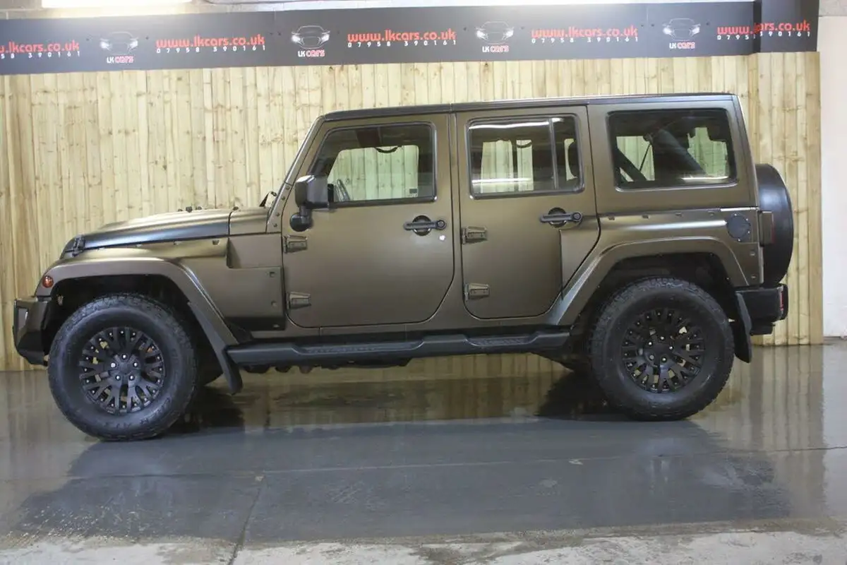 2016-jeep-wrangler-28crd-sahara-5d-big-6