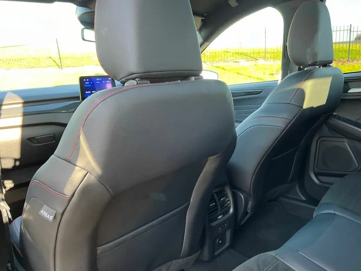 2023-ford-kuga-25t-graphite-tech-edition-225ps-phev-big-39
