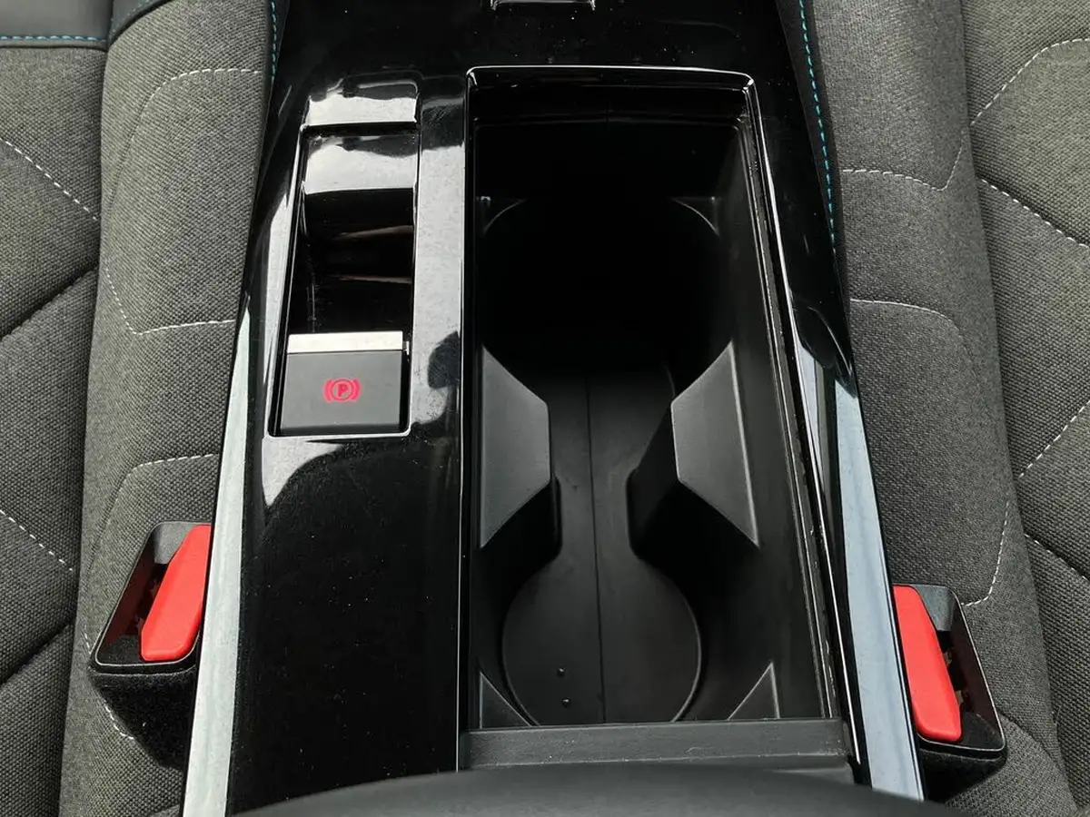 2021-citroen-c4-12-puretech-sense-plus-eat8-big-25