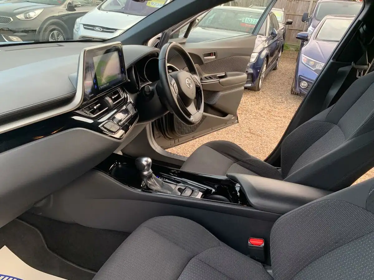 2019-toyota-c-hr-18-vvt-i-dynamic-big-31