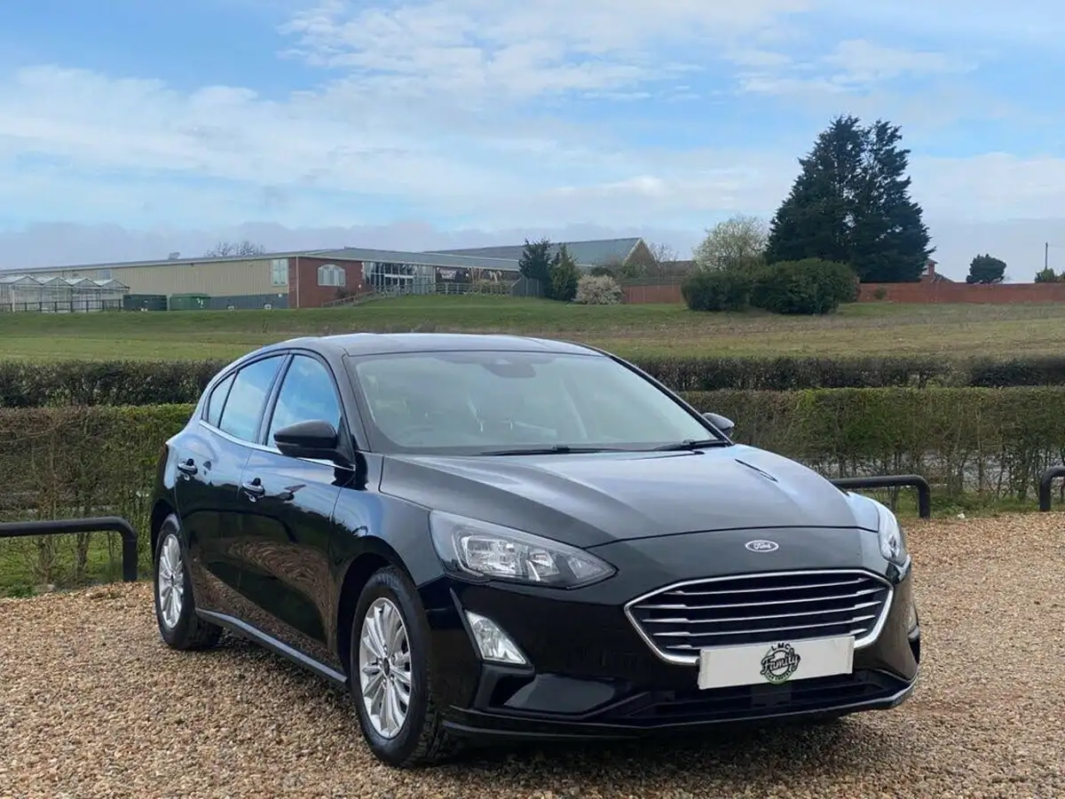 2019-ford-focus-10t-titanium-hatchback-big-2
