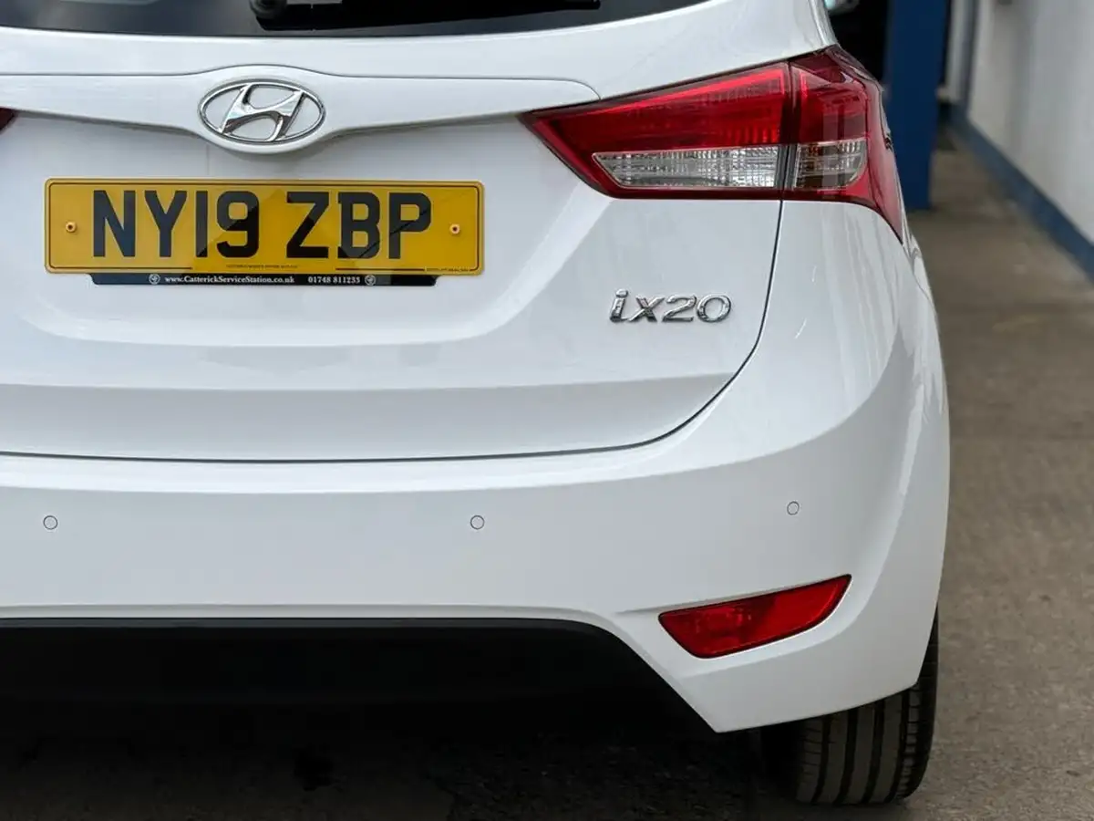 2019-hyundai-ix20-16-se-auto-big-27
