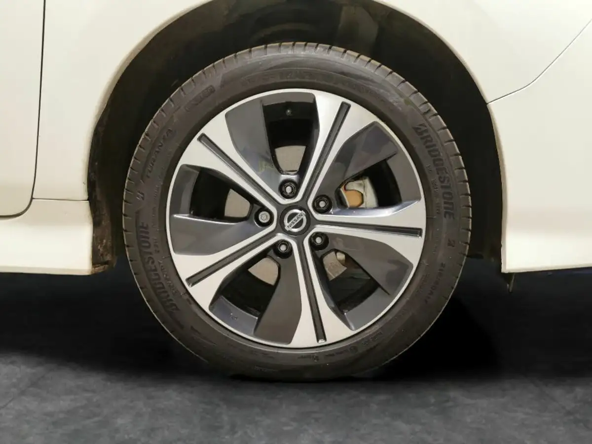 2020-nissan-leaf-e-e-tekna-big-32