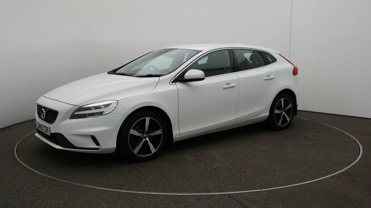 2019-volvo-v40-20-t2-r-design-big-66