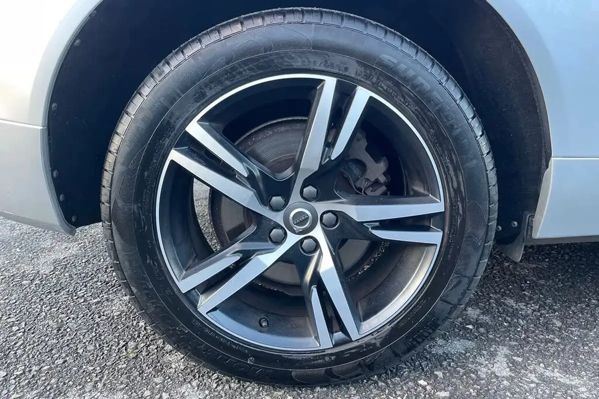 2019-volvo-xc60-20td-b5-r-design-big-22