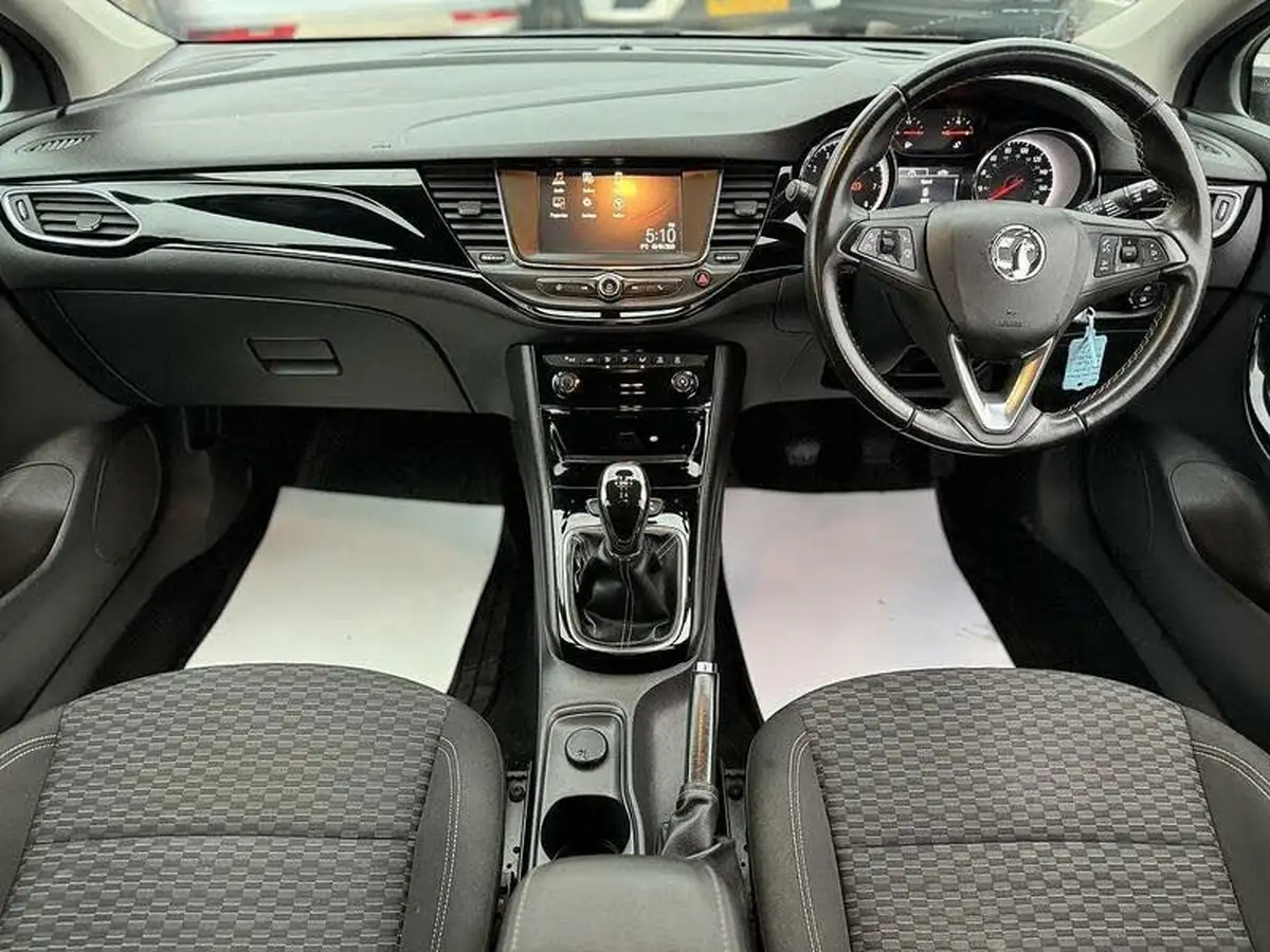 2018-vauxhall-astra-14i-sri-hatchback-big-7