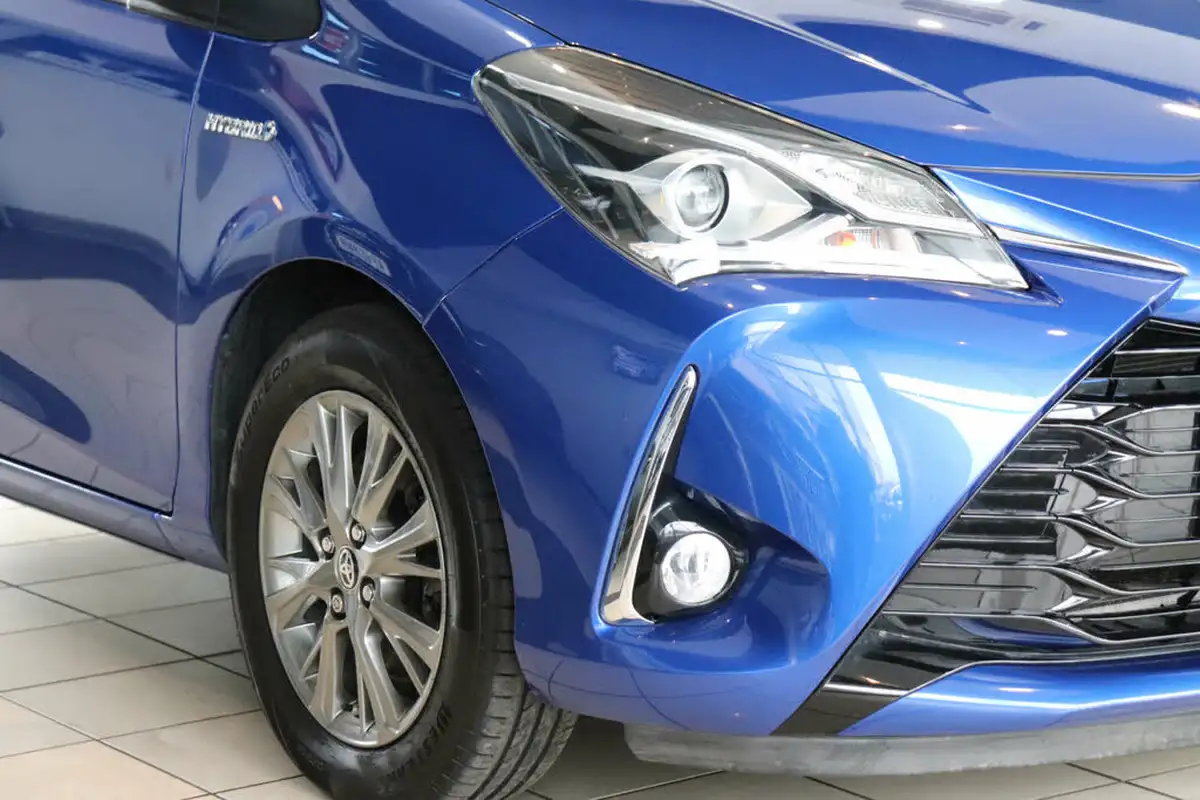 2017-toyota-yaris-15-vvt-i-icon-navi-hybrid-big-57