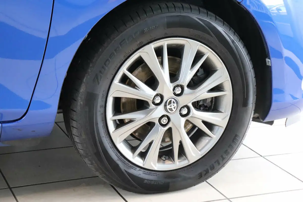 2017-toyota-yaris-15-vvt-i-icon-navi-hybrid-big-79