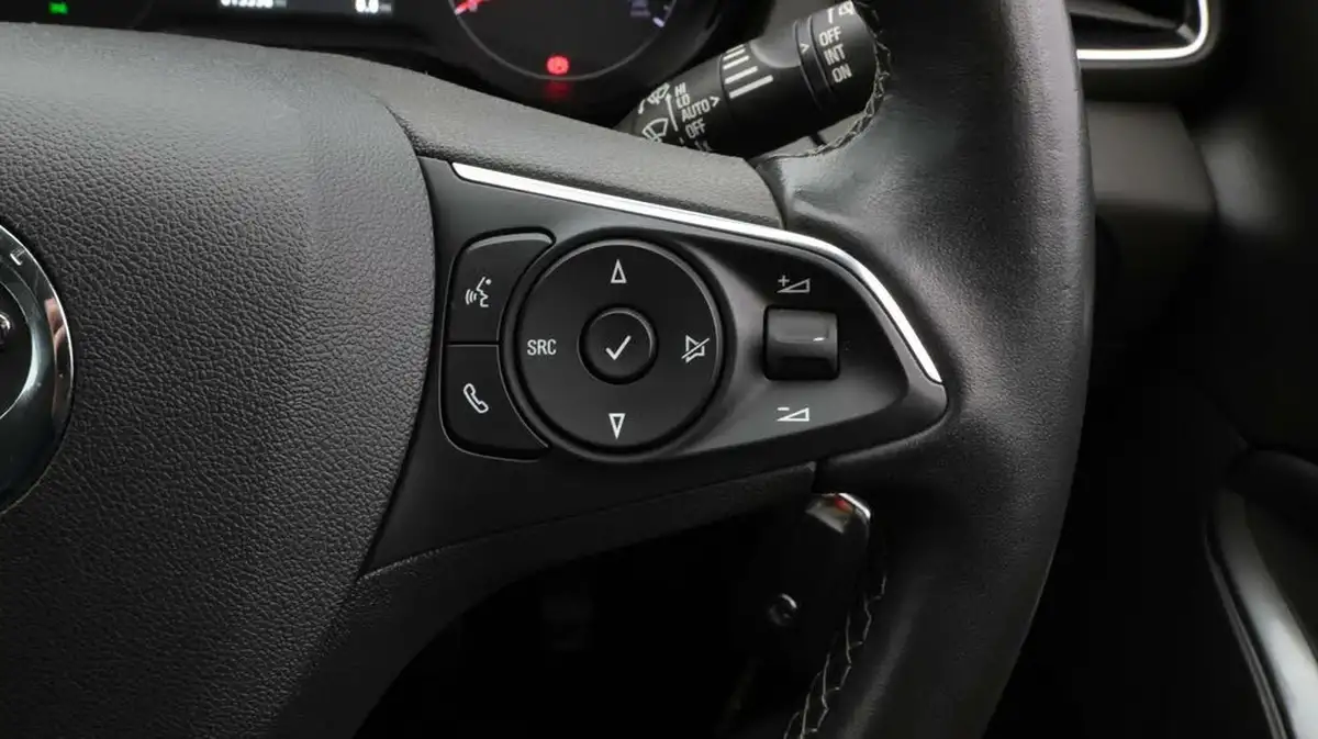 2021-vauxhall-grandland-x-15td-sri-nav-big-24