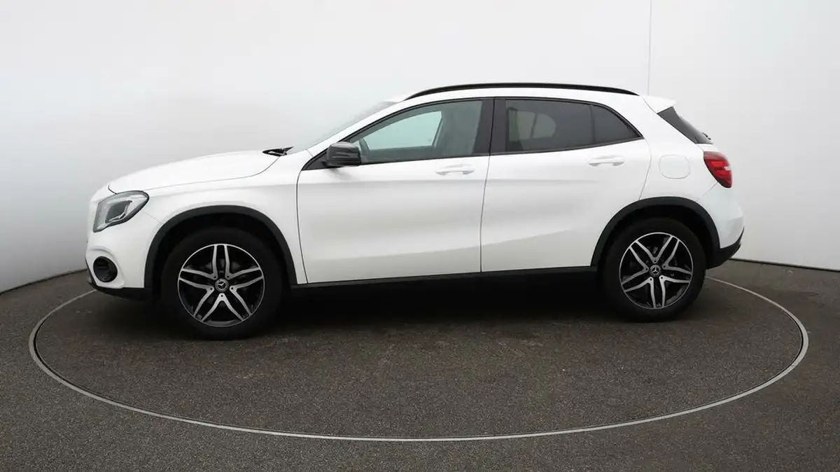 2019-mercedes-benz-gla-class-16-gla-180-urban-edition-ss-big-56