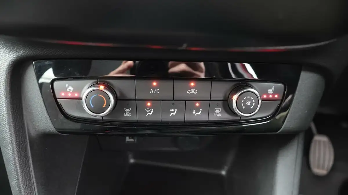 2020-vauxhall-corsa-12-turbo-se-nav-premium-big-12
