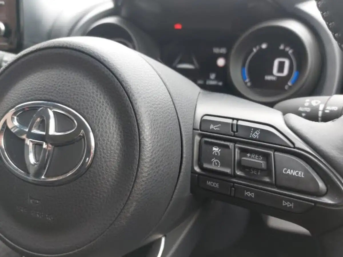 2022-toyota-yaris-cross-15-vvt-i-icon-big-13