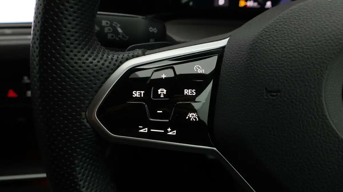 2022-volkswagen-golf-20tdi-gtd-big-22