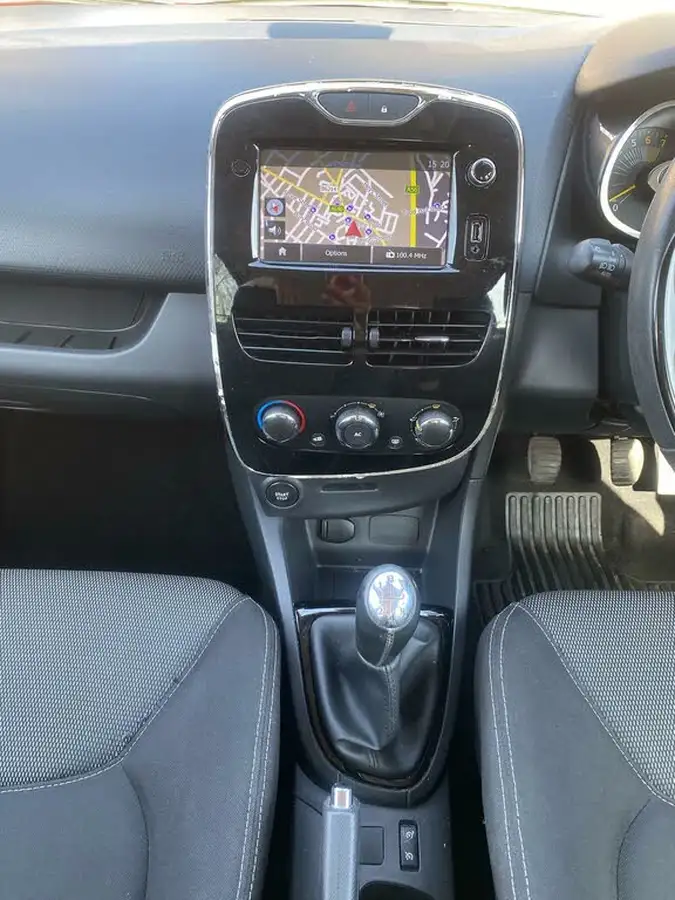 2013-renault-clio-12-dynamique-big-21