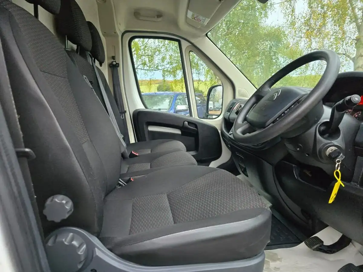 2022-citroen-relay-22bluehdi-35-l3h2-enterprise-panel-big-18