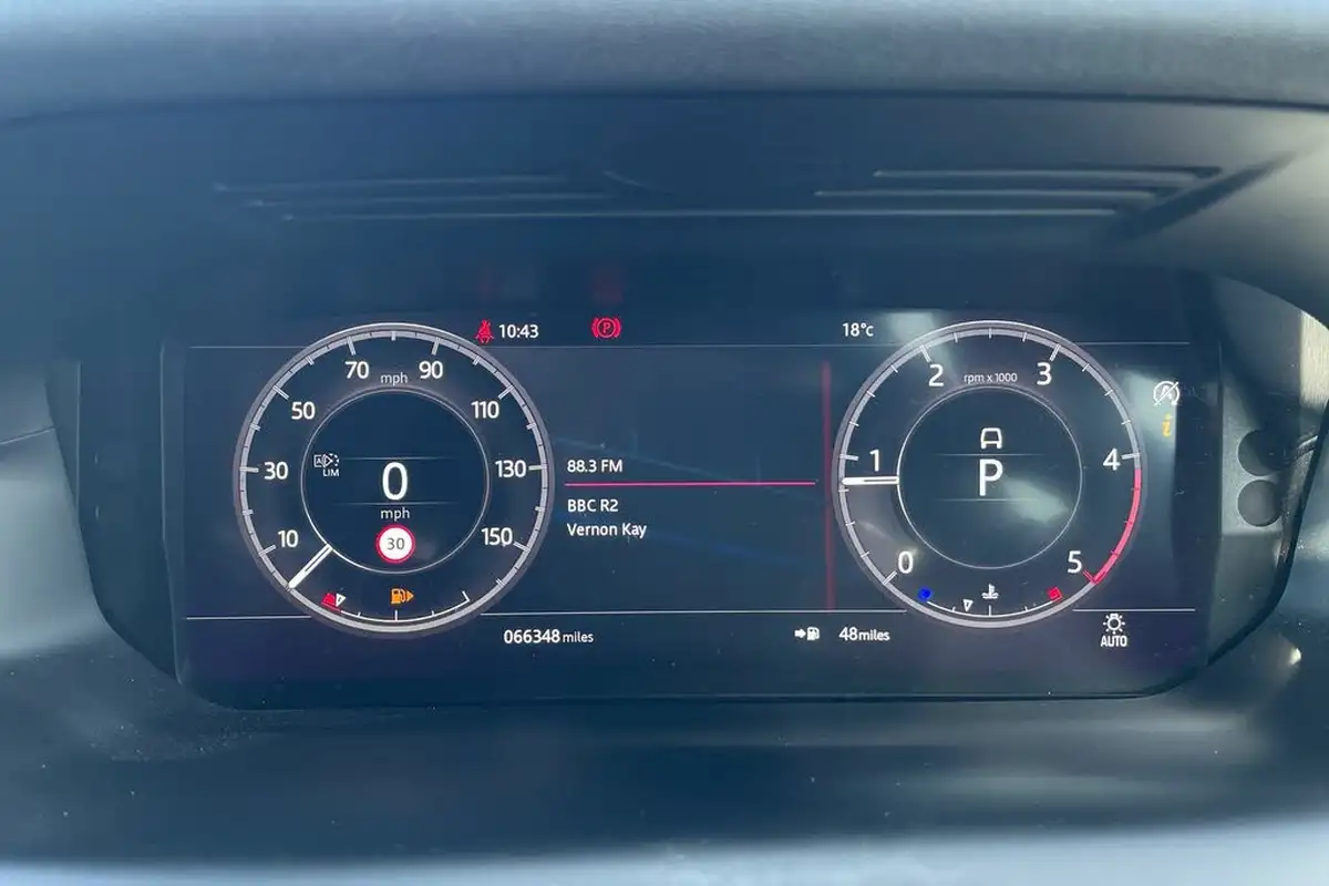 2019-land-rover-discovery-sport-20-d180-r-dynamic-hse-big-33
