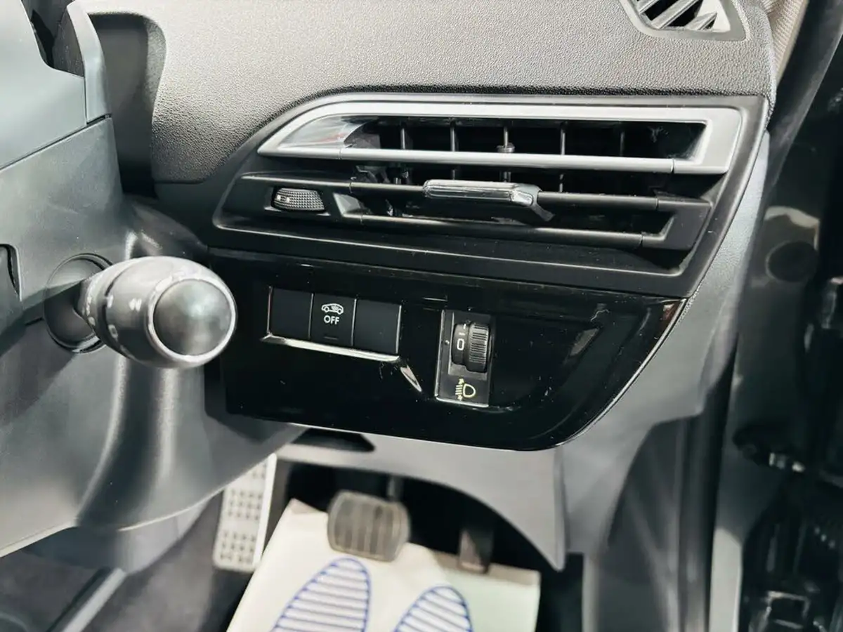 2015-citroen-c4-picasso-16bluehdi-exclusive-eat6-big-11