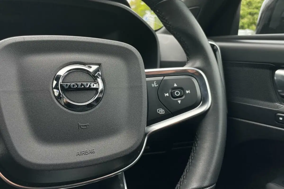 2022-volvo-xc40-20-b3-plus-big-35