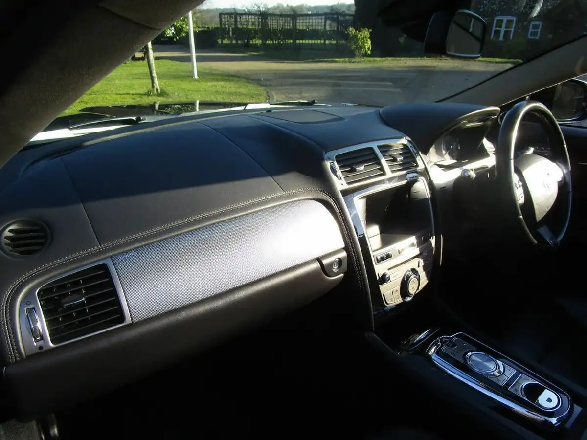 2009-jaguar-xk-big-10