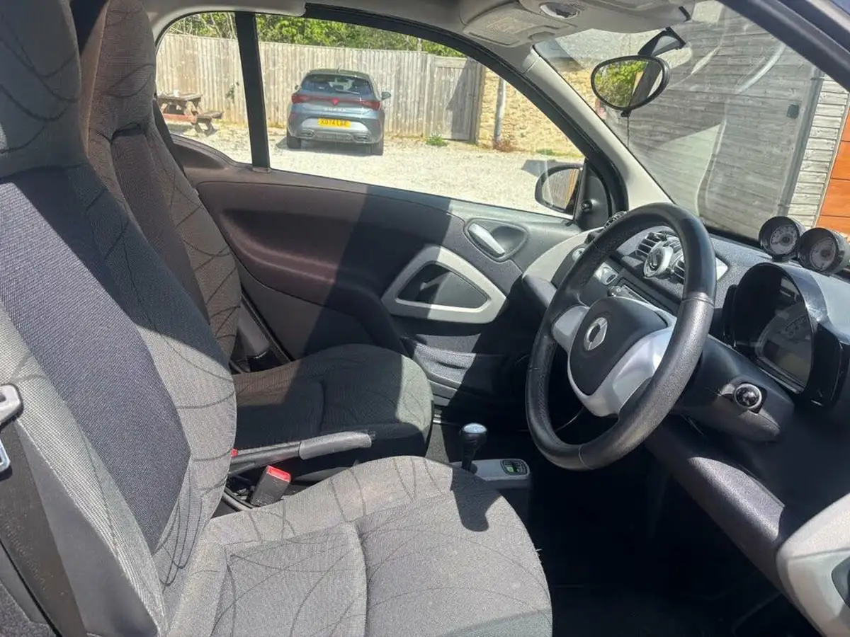 2012-smart-fortwo-10-passion-71bhp-coupe-softouch-big-9